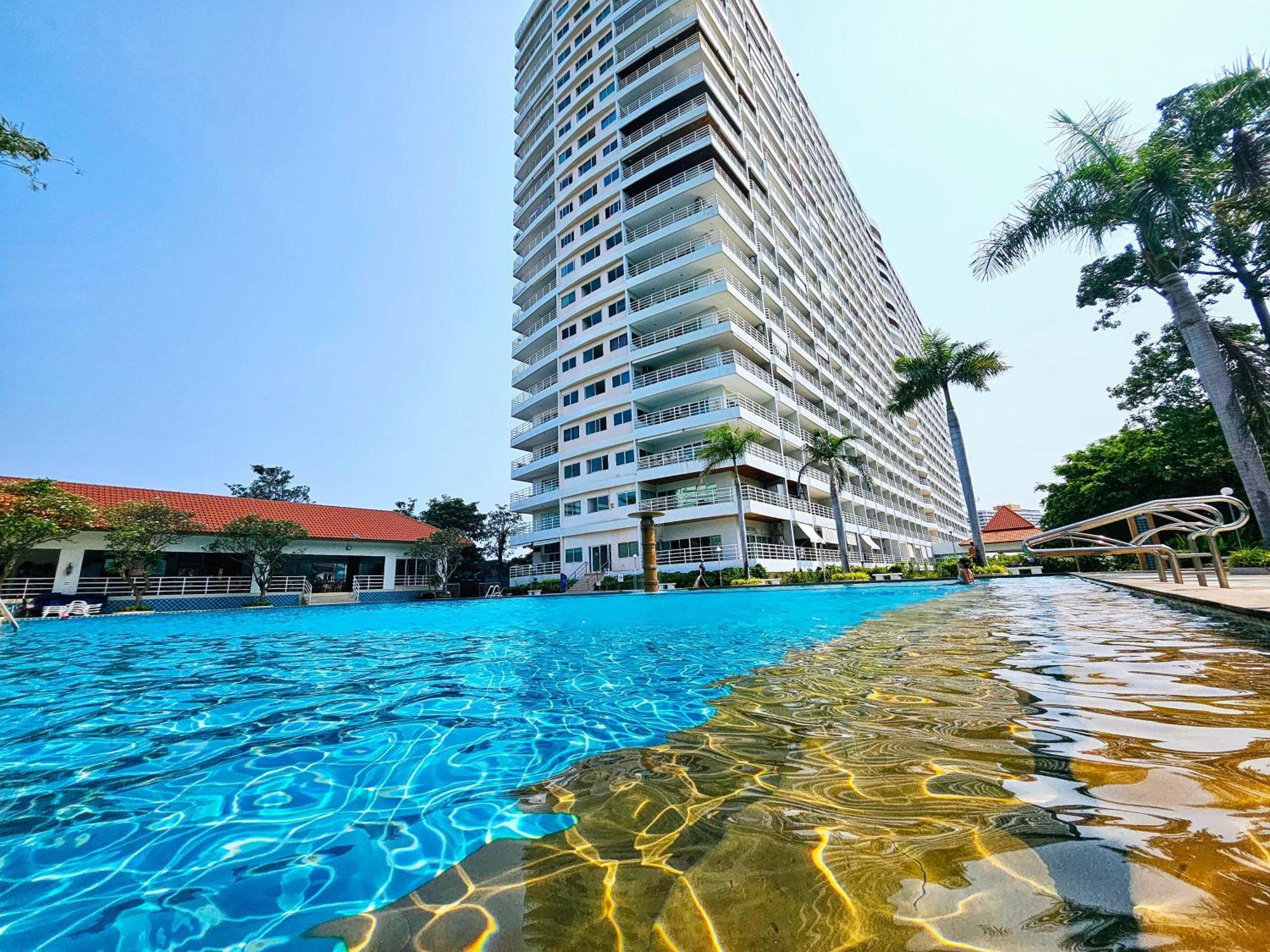 View Talay 5 Jomtien Beachfront Патая Екстериор снимка