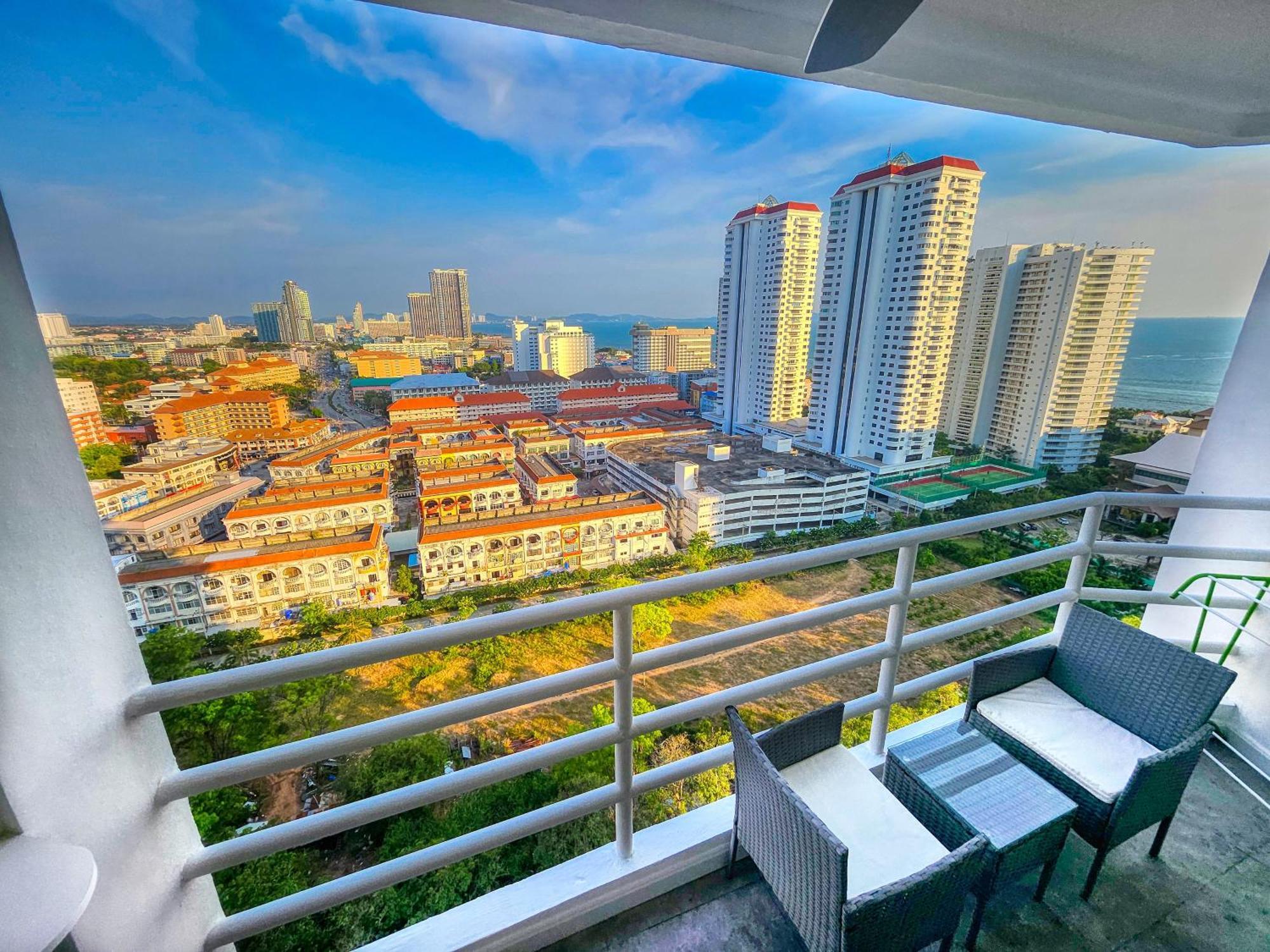 View Talay 5 Jomtien Beachfront Патая Екстериор снимка